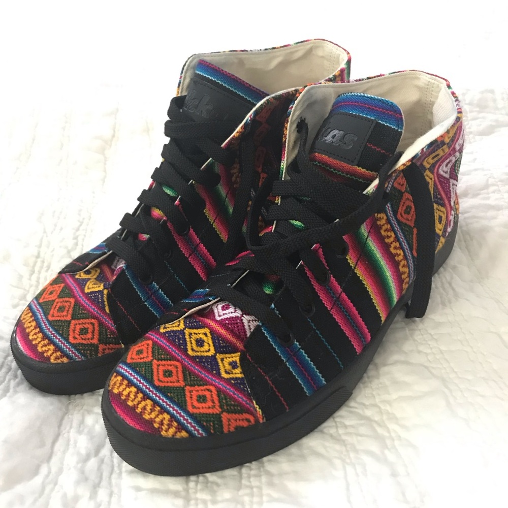 😍 SERAPE shoes! beautiful rainbow colors!
